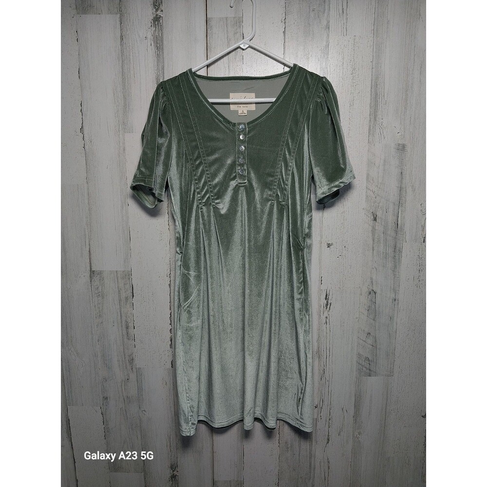 Evy's Tree The Anna Green Velvet Dress Size Small